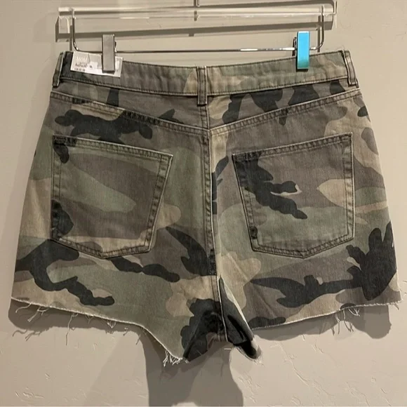 Topshop High Rise Mom Camo Print Cutoff Shorts s10 - Picture 2 of 5